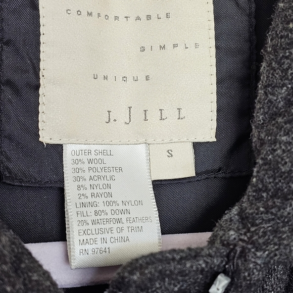 J. Jill Charcoal Gray Wool Blend Quilted Down Puffer Coat Size Small - Picture 8 of 8